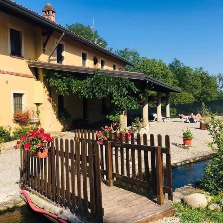 Agriturismo Helianthus Oleggio Bagian luar foto